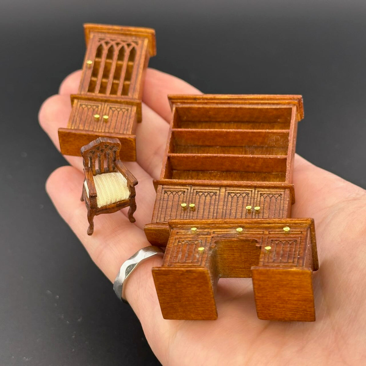 1:48 1/4" Viertelmaßstab Viktorianisches Wohnzimmer Set 4Stk Top Qualität Nussbaum Puppenhaus Miniatur Q6770 WN