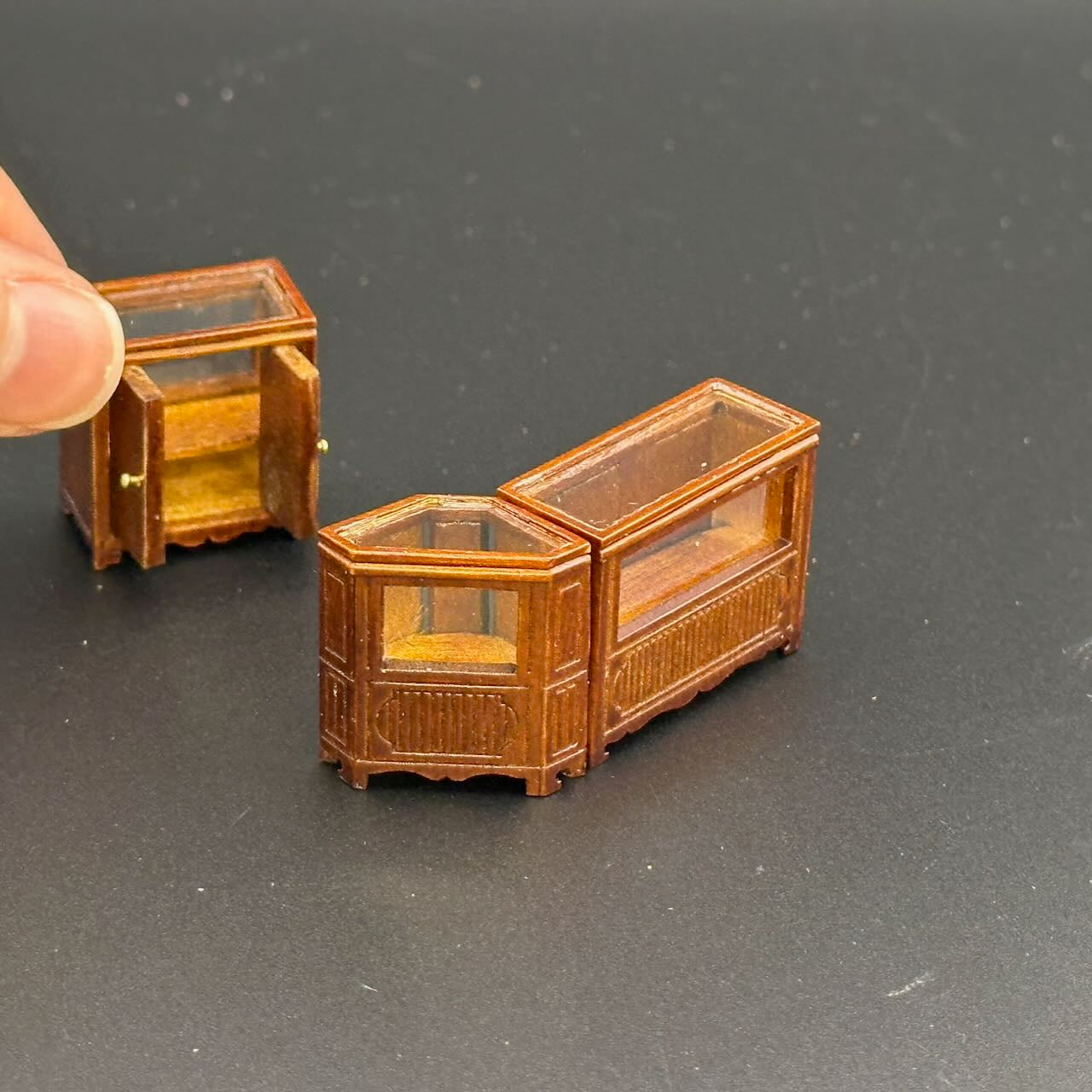 1:48 1/4" Viertelmaßstab Ladentheken und Regaleinheiten 6 Stück Walnuss - Top Qualität Q3810SET NWN