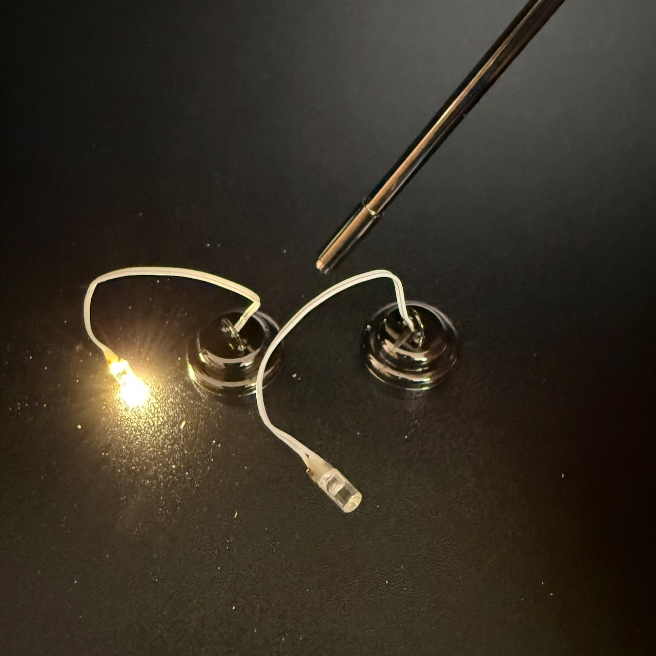Miniature 2PCS. DIY LED BLACK base with wire Touchless operation with Wand 1:12 scale lamp light for dollhouse No-touch No-Switch- set of 2