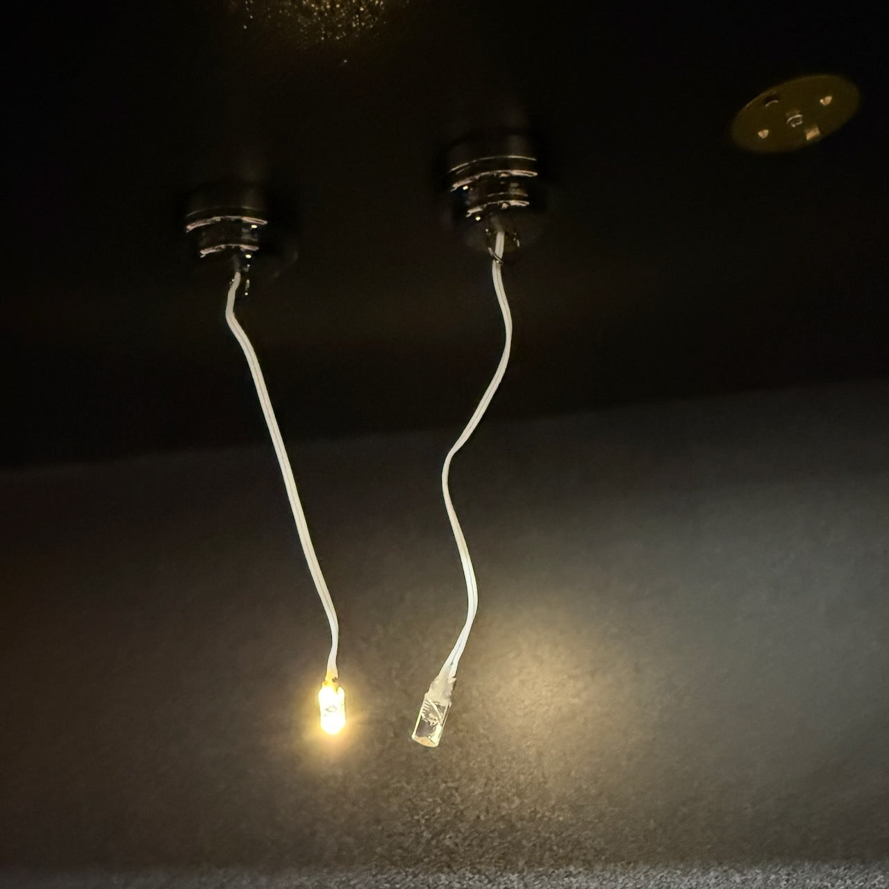 Miniature 2PCS. DIY LED BLACK base with wire Touchless operation with Wand 1:12 scale lamp light for dollhouse No-touch No-Switch- set of 2