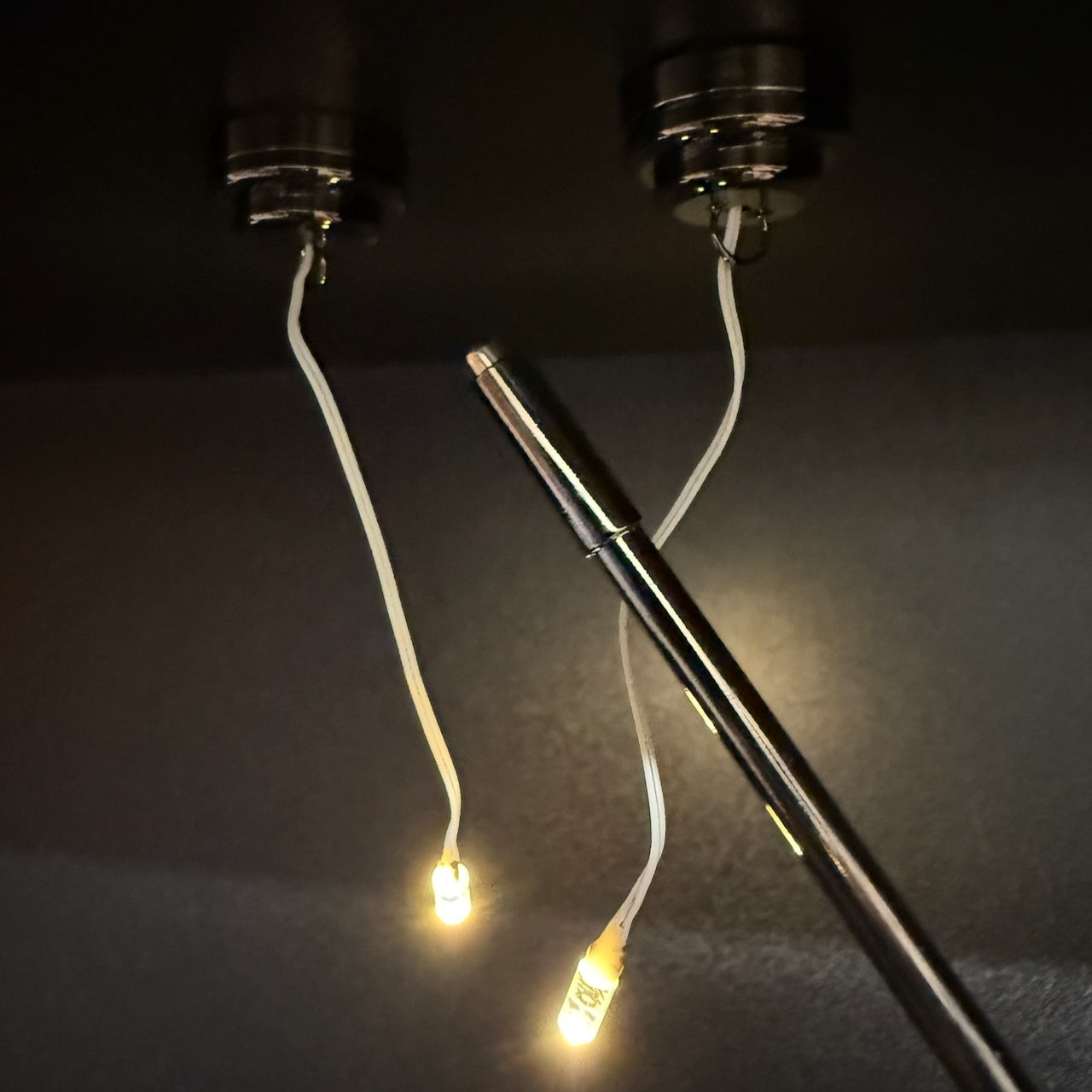 Miniature 2PCS. DIY LED BLACK base with wire Touchless operation with Wand 1:12 scale lamp light for dollhouse No-touch No-Switch- set of 2