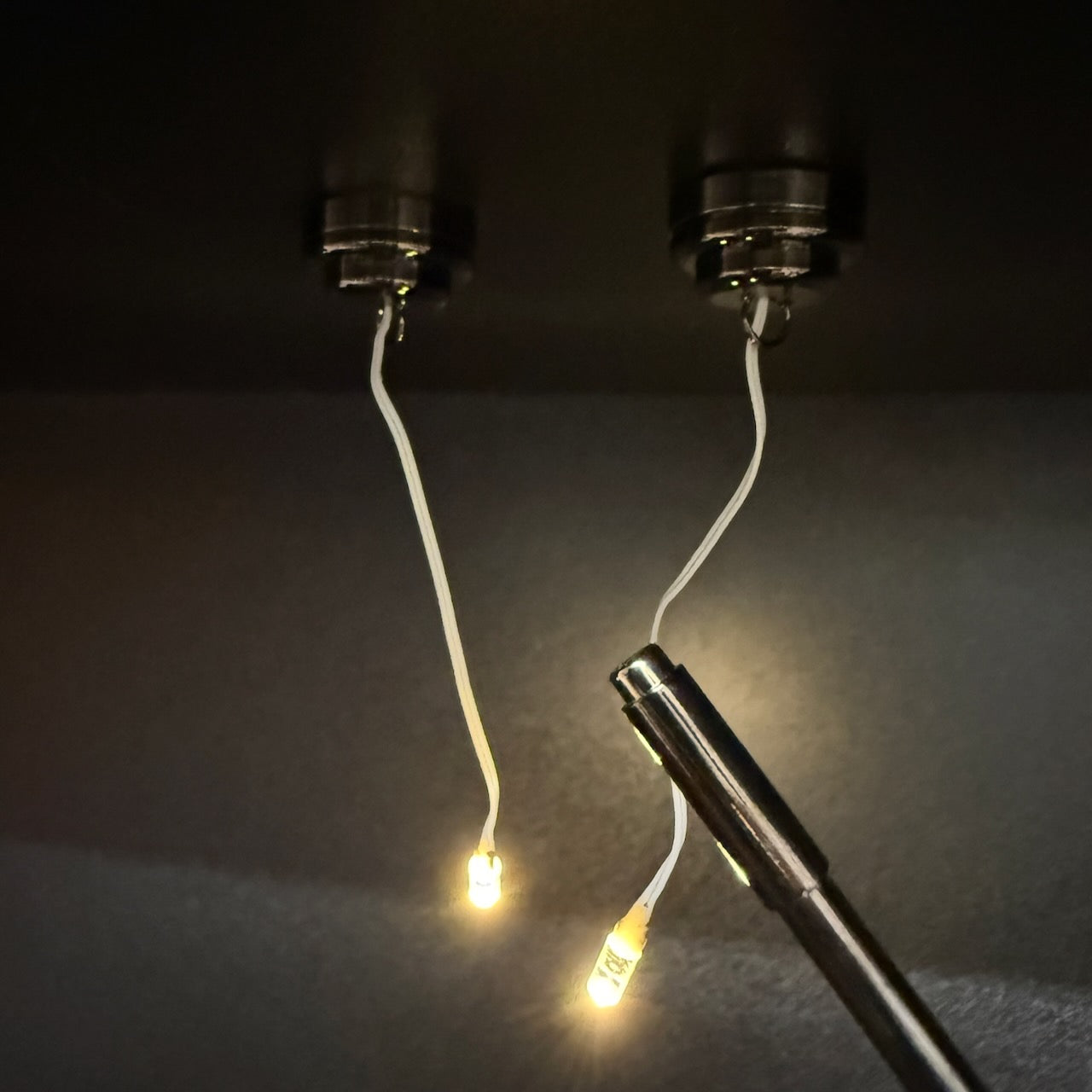 Miniature 2PCS. DIY LED BLACK base with wire Touchless operation with Wand 1:12 scale lamp light for dollhouse No-touch No-Switch- set of 2