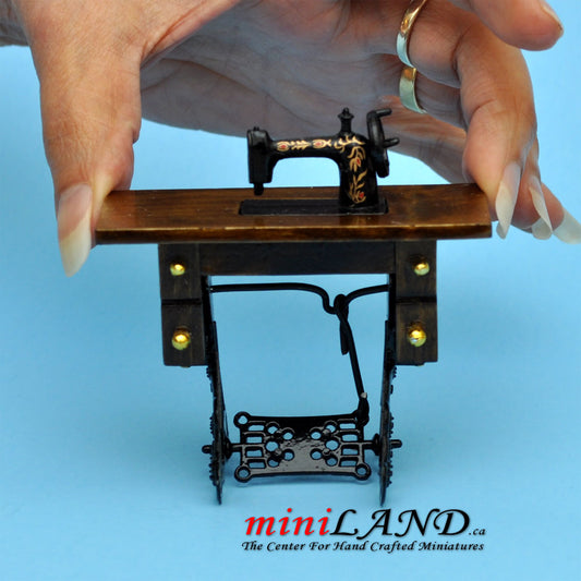 Treadle Sewing Machine WN dollhouse miniature 1:12 Economic