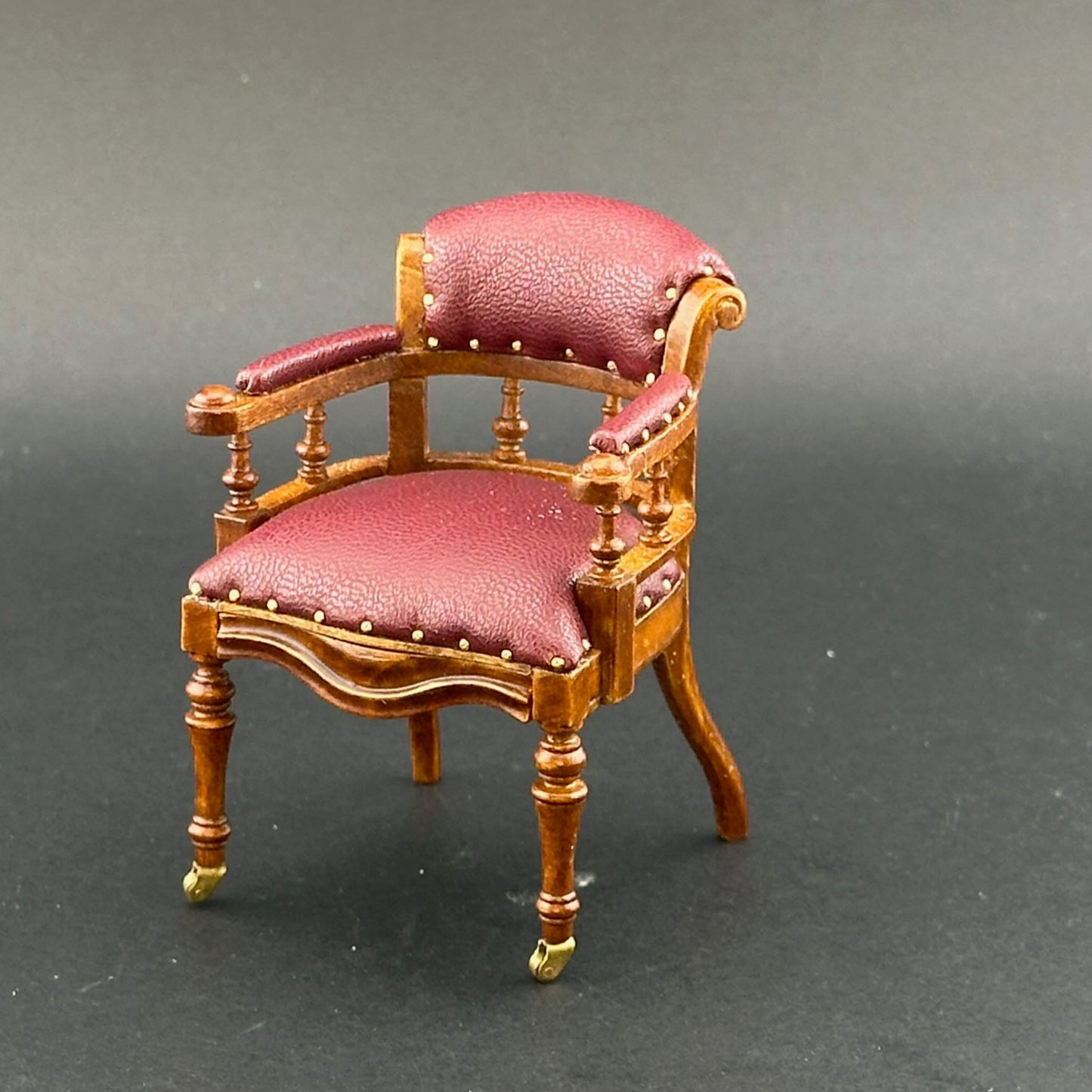 Ensemble bureau et chaise miniature victoriens à l'échelle 1:12 avec tiroirs secrets, lingots d'or, compartiments cachés et accessoires – Style anglais 1860