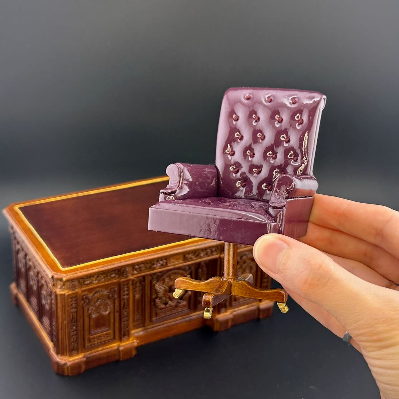 Miniature Resolute Desk & Chair Set – Historic Presidential Replica, 1:12 Scale, Perfect for Dollhouses & Collectors