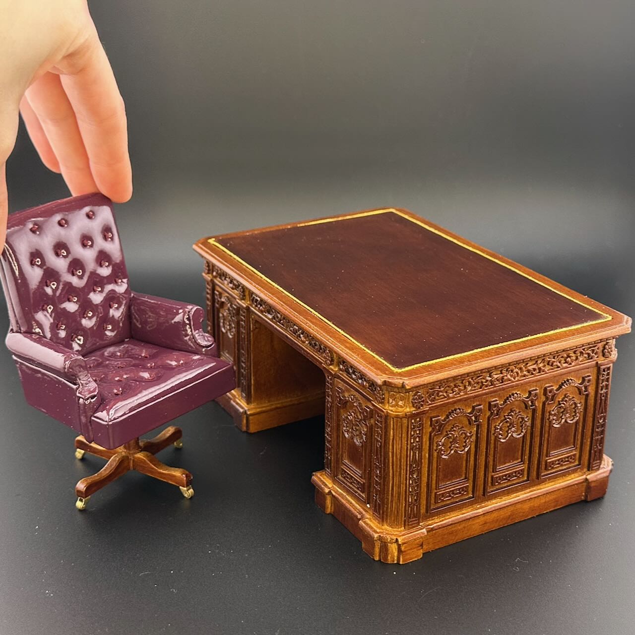 Miniature Resolute Desk & Chair Set – Historic Presidential Replica, 1:12 Scale, Perfect for Dollhouses & Collectors