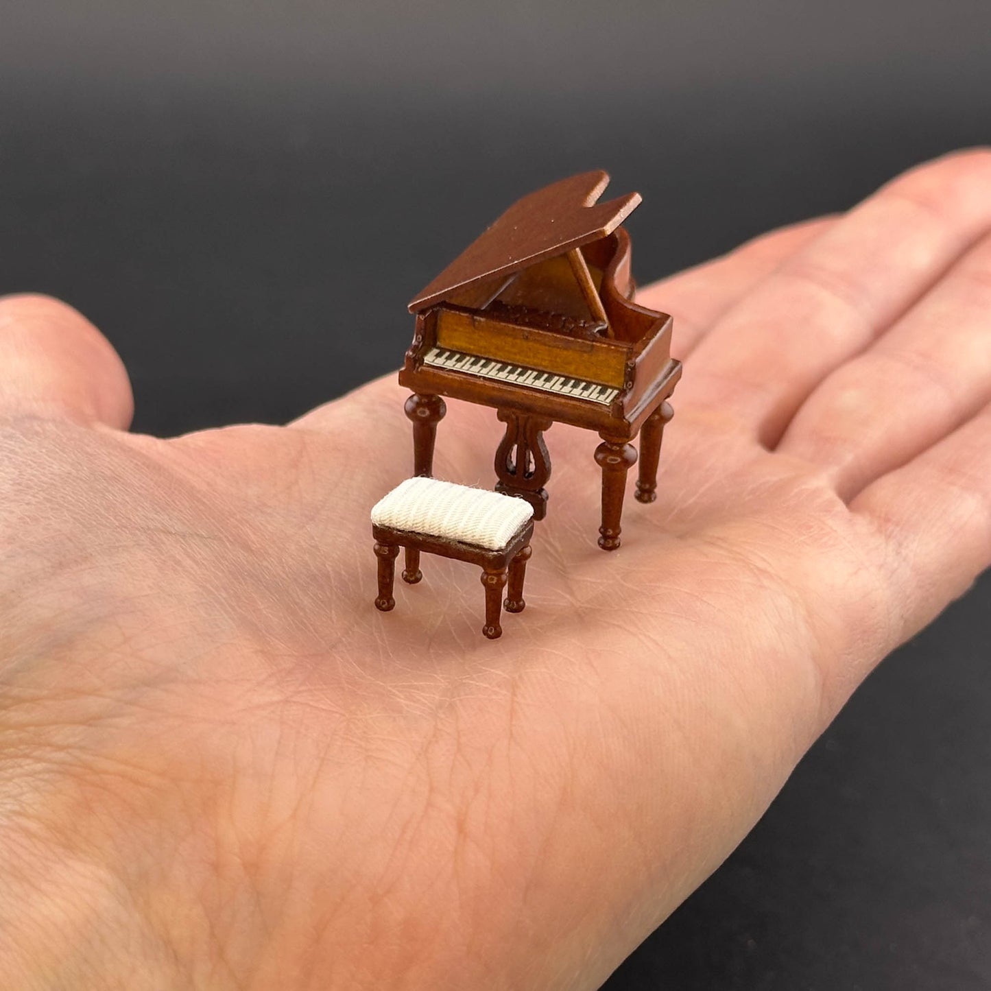 1:48 1/4"  Piano with stool Mahogany 1/48 Top Quality Q3600 WN