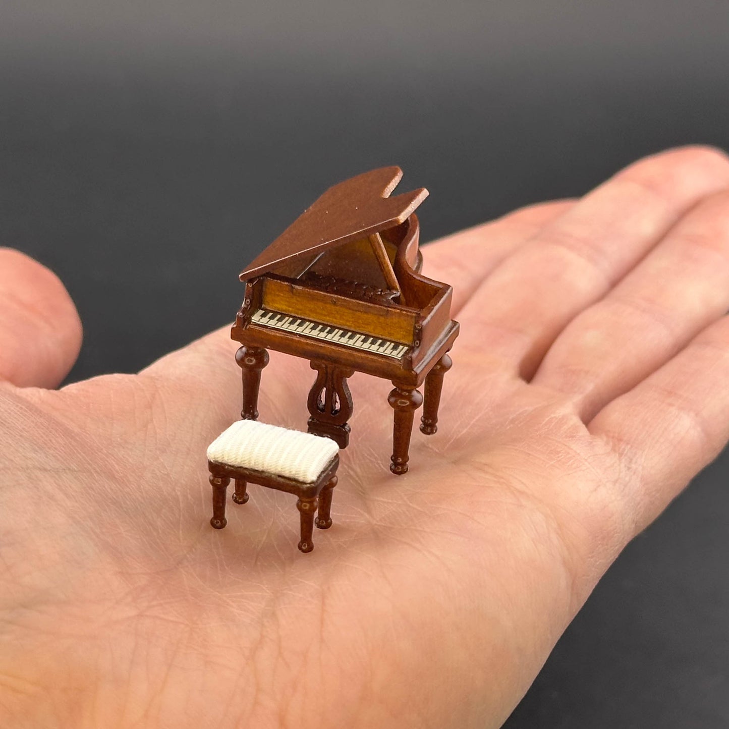 1:48 1/4"  Piano with stool Mahogany 1/48 Top Quality Q3600 WN