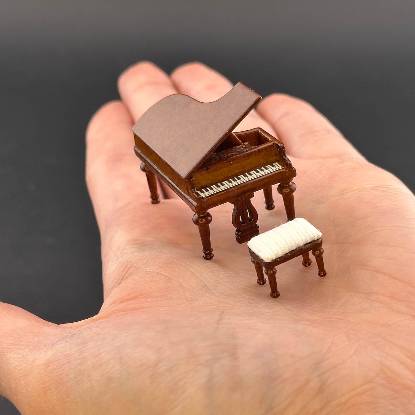 1:48 1/4"  Piano with stool Mahogany 1/48 Top Quality Q3600 WN