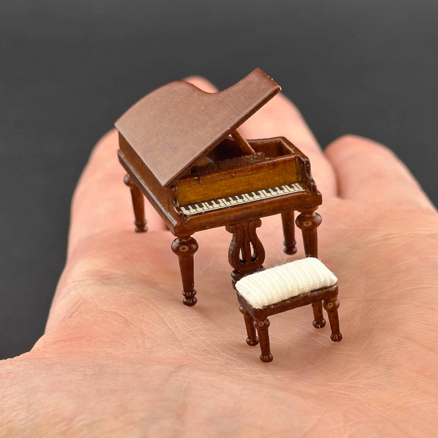 1:48 1/4"  Piano with stool Mahogany 1/48 Top Quality Q3600 WN