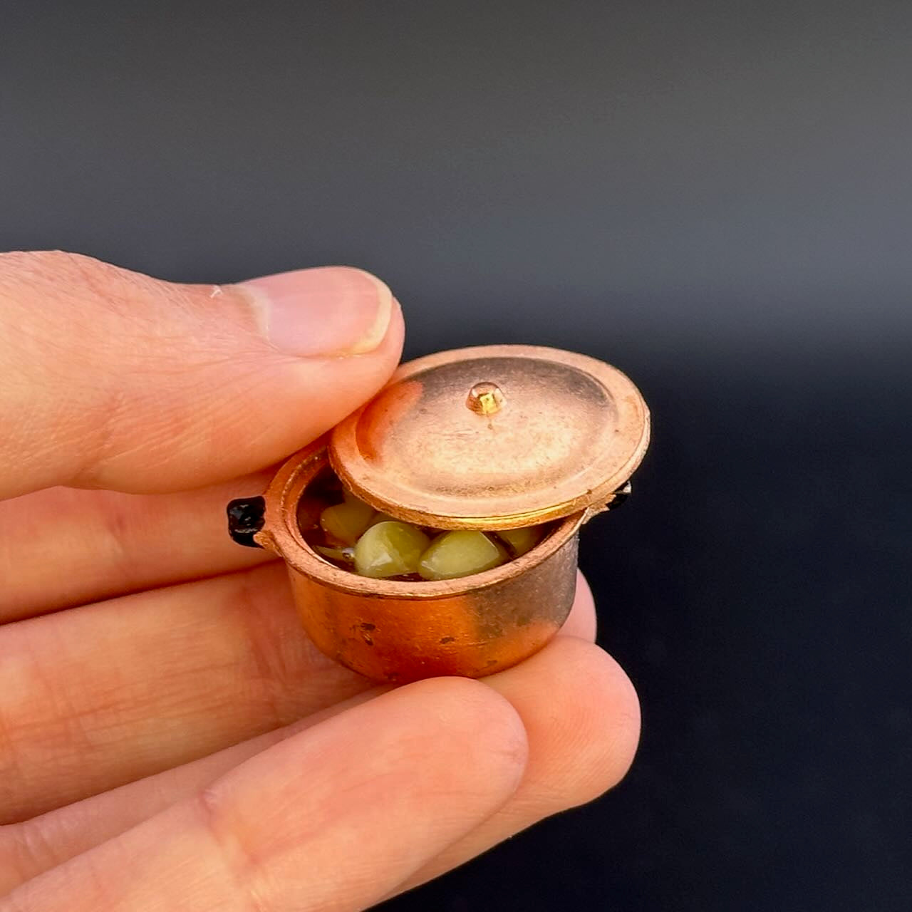 Pot en métal avec couvercle pour maison de poupée miniature échelle 1:12 A