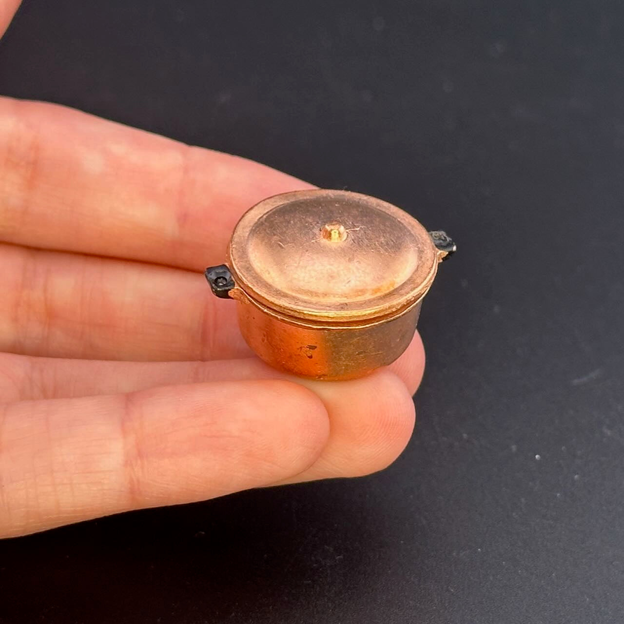 Pot en métal avec couvercle pour maison de poupée miniature échelle 1:12 A