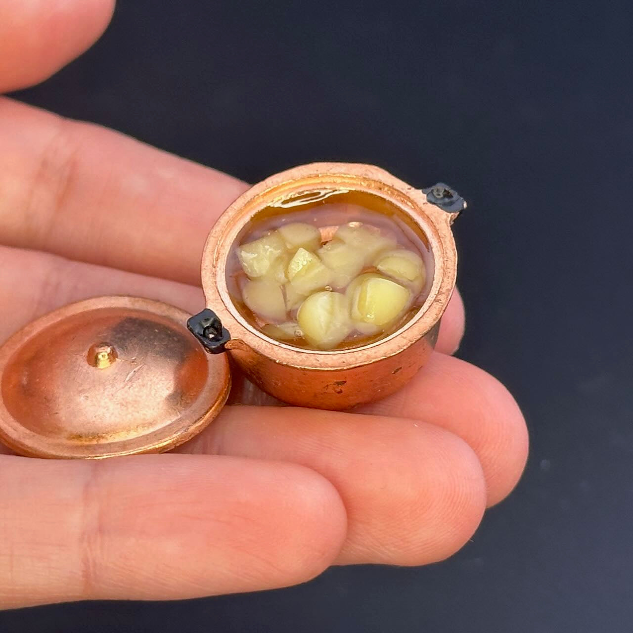 Pot en métal avec couvercle pour maison de poupée miniature échelle 1:12 A