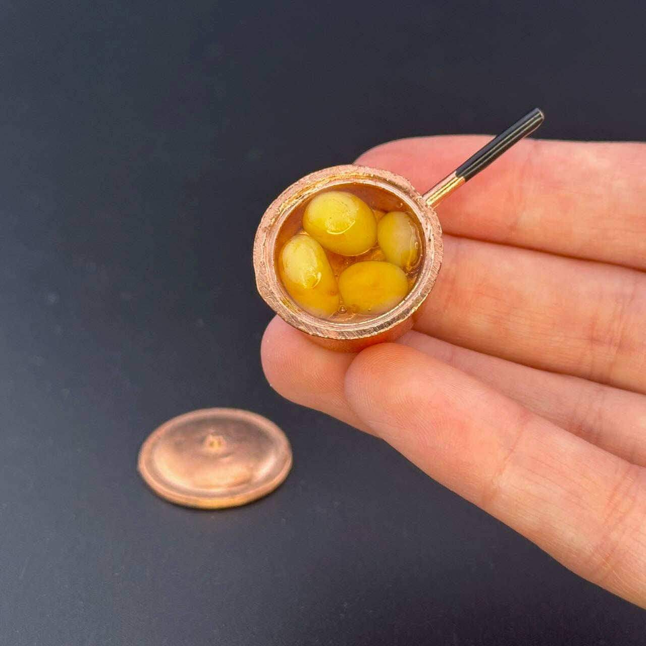Pot en métal avec couvercle pour maison de poupée miniature échelle 1:12 A