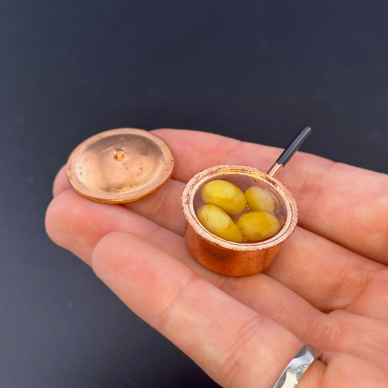 Pot en métal avec couvercle pour maison de poupée miniature échelle 1:12 A