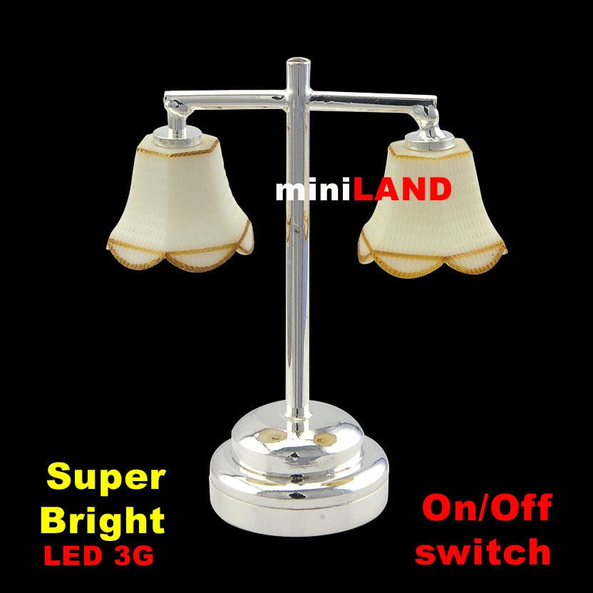 Lampe de table miniature moderne argentée super lumineuse avec interrupteur marche/arrêt pour maison de poupée miniature 1:12