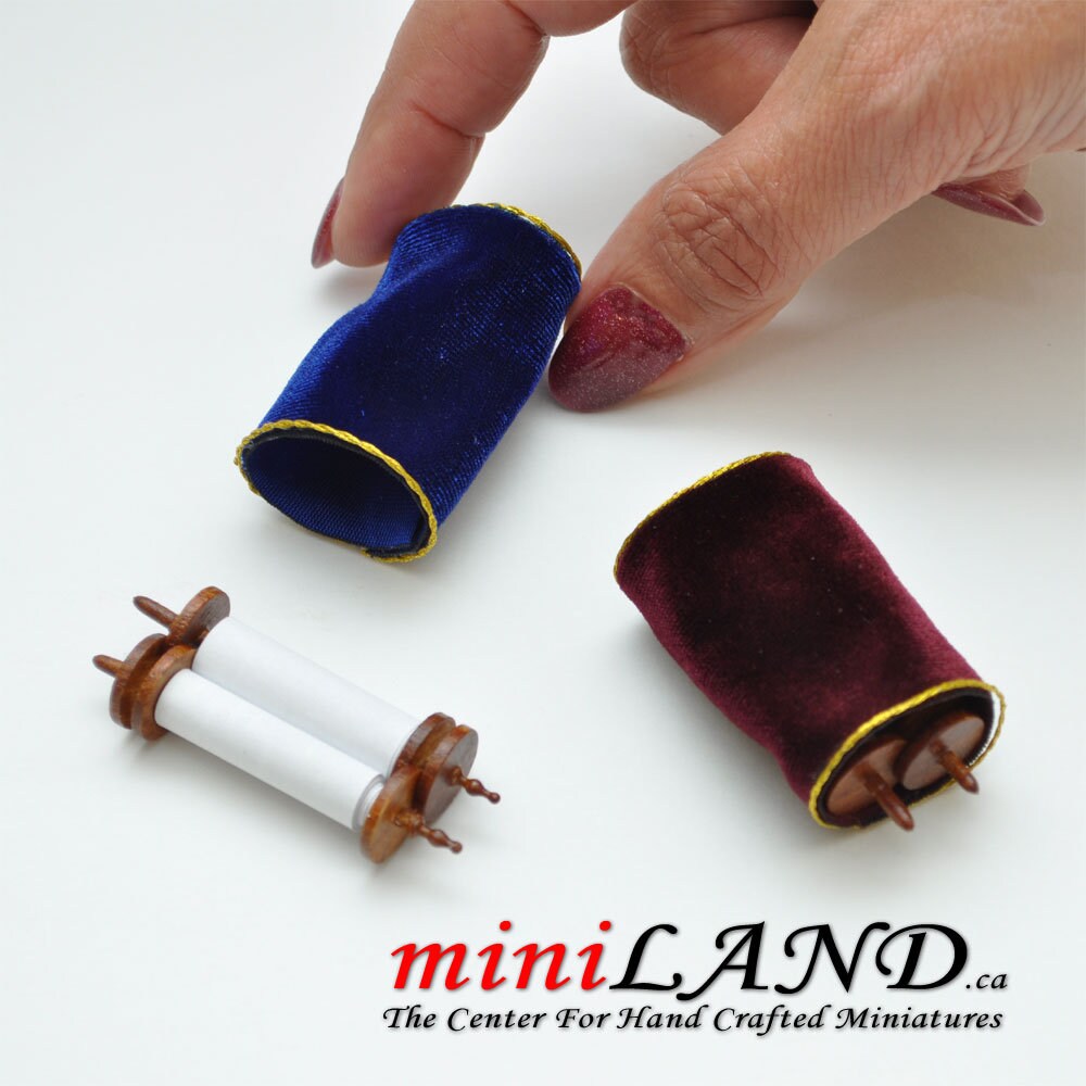 Miniatur-jüdische Thorarolle mit Einband, Megillah-Gebet, biblisches Buch, Puppenhaus im Maßstab 1:12
