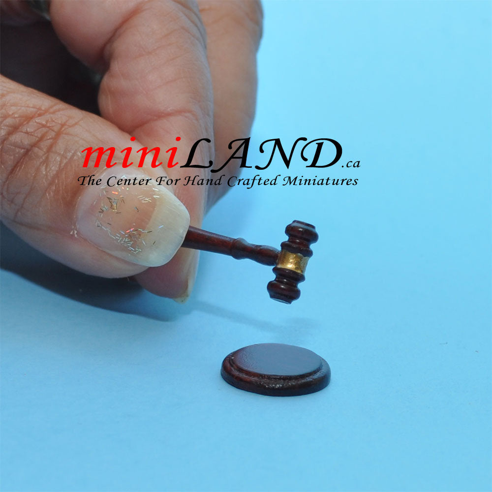Marteau de juge d'enchères avec socle pour maison de poupée miniature à l'échelle 1:12 v4030