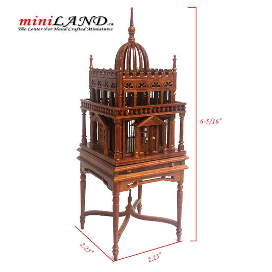 Une magnifique cage à oiseaux coloniale en bois pour maison de poupée miniature 1:12 en noyer