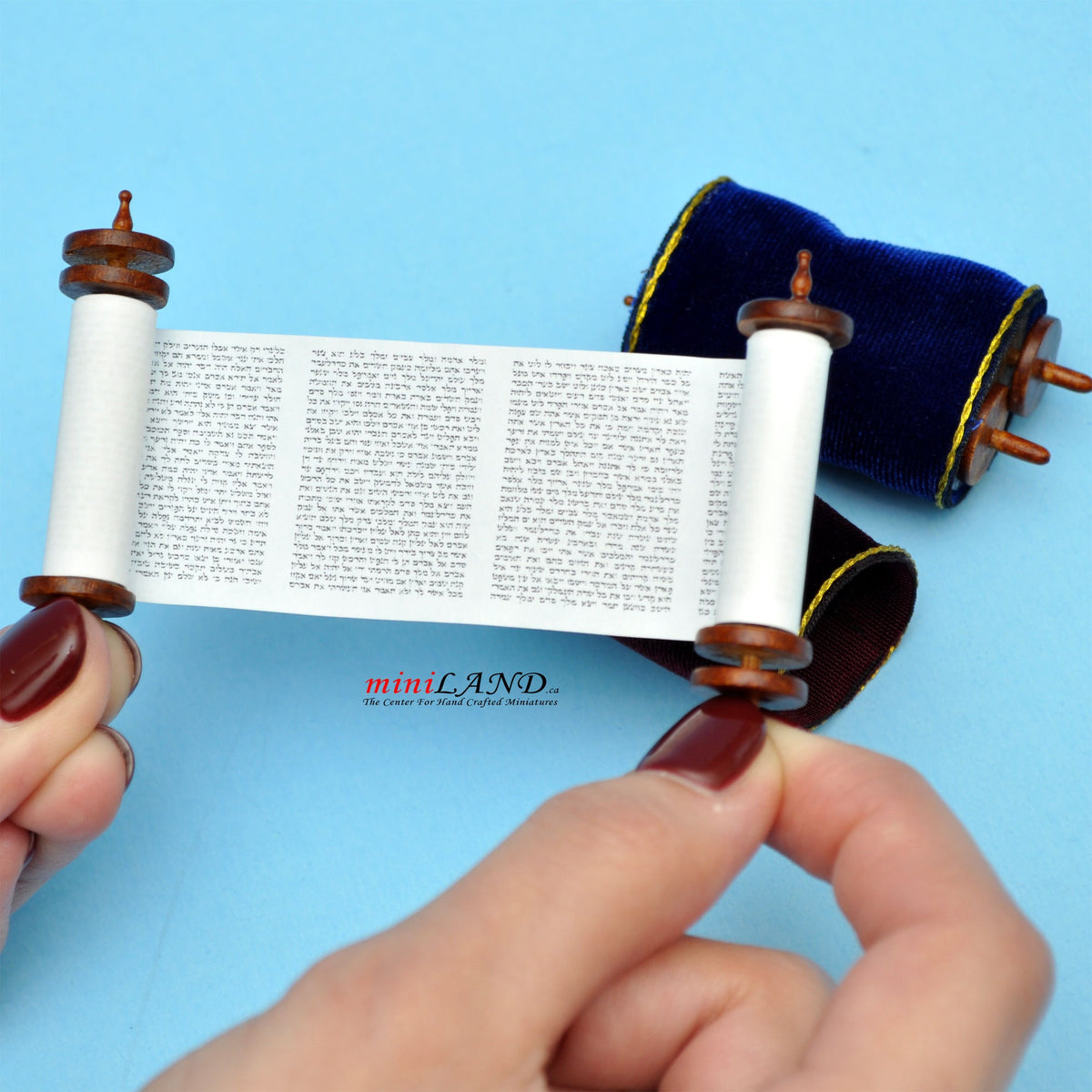 Miniatur-jüdische Thorarolle mit Einband, Megillah-Gebet, biblisches Buch, Puppenhaus im Maßstab 1:12
