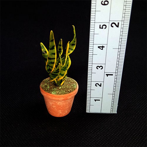 Haustopf Schlangenblätter Blatt grün Zimmerpflanze Pflanzentopf für Puppenhaus Miniatur 1:12 Maßstab für immer Garten