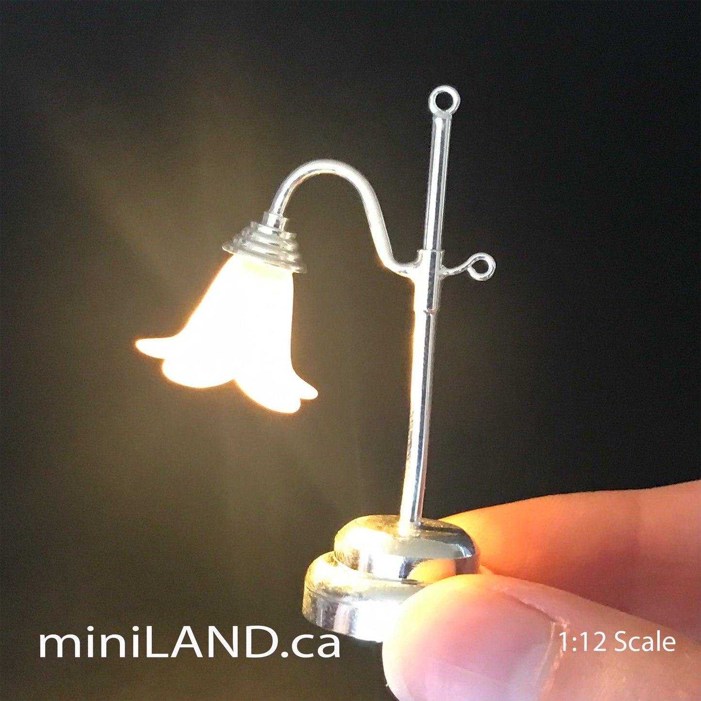 Lampe de table argentée à LED rose tulipe super lumineuse avec interrupteur marche/arrêt pour maison de poupée miniature 1:12
