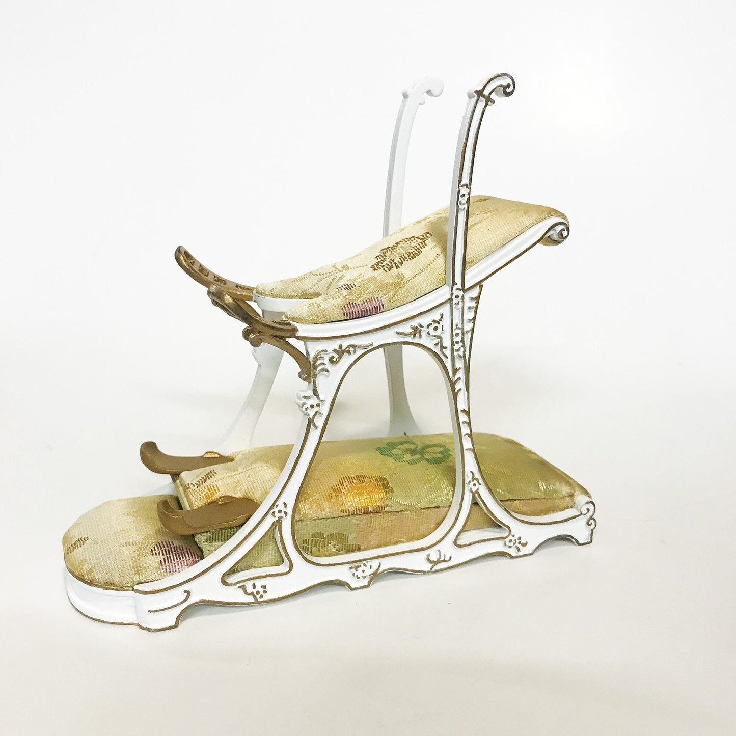 Prince Bertie love seat chair dollhouse miniature 1:12 scale Paris Le Chabanais brothel *** limited addition *** A V4025 siège d'amour