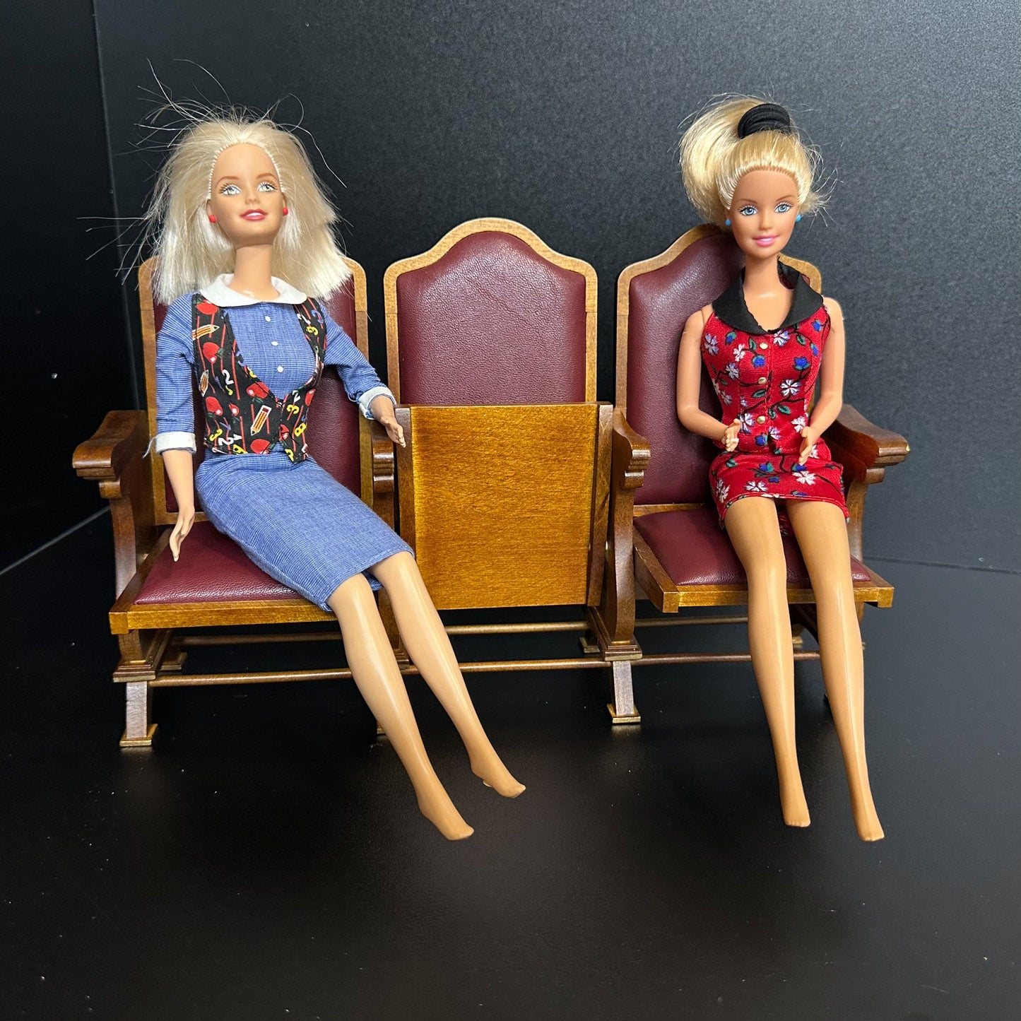 1:6 Scale Miniature triple seats Theatre CHAIR dollhouse cinema Burgundy leather For fashion dolls
