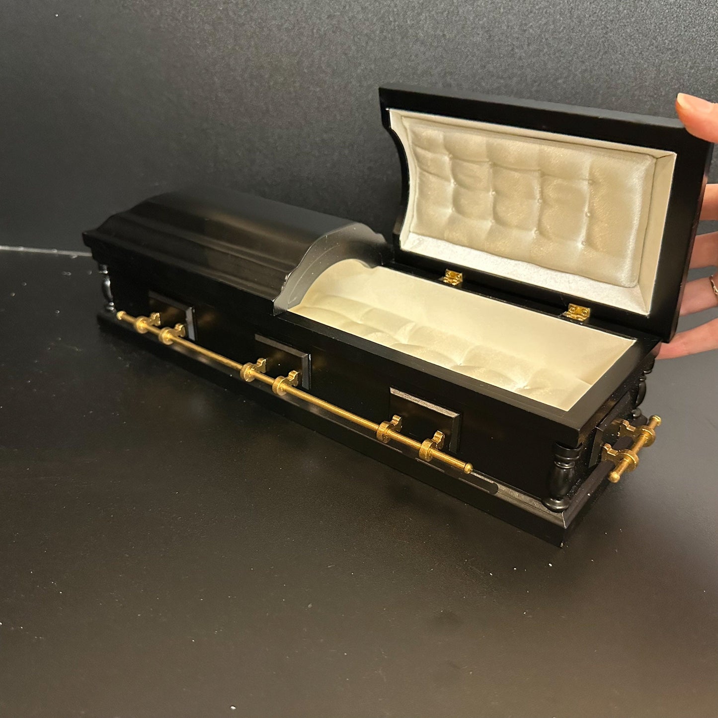 1:6 Scale Wooden miniature coffin casket BLACK color for 1/6 dollhouse doll Funeral buried For fashion dolls