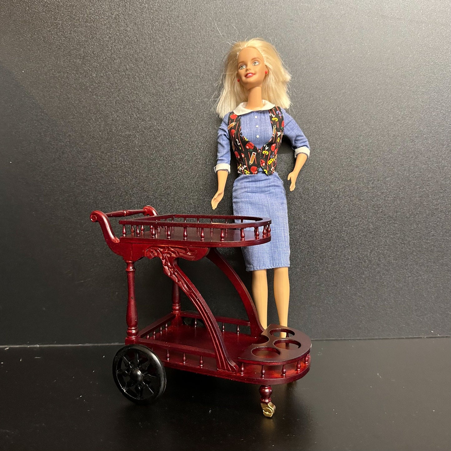 1:6 scale Tea Trolley Cart Quality Liquor service Mahogany for dollhouse miniature For fashion dolls