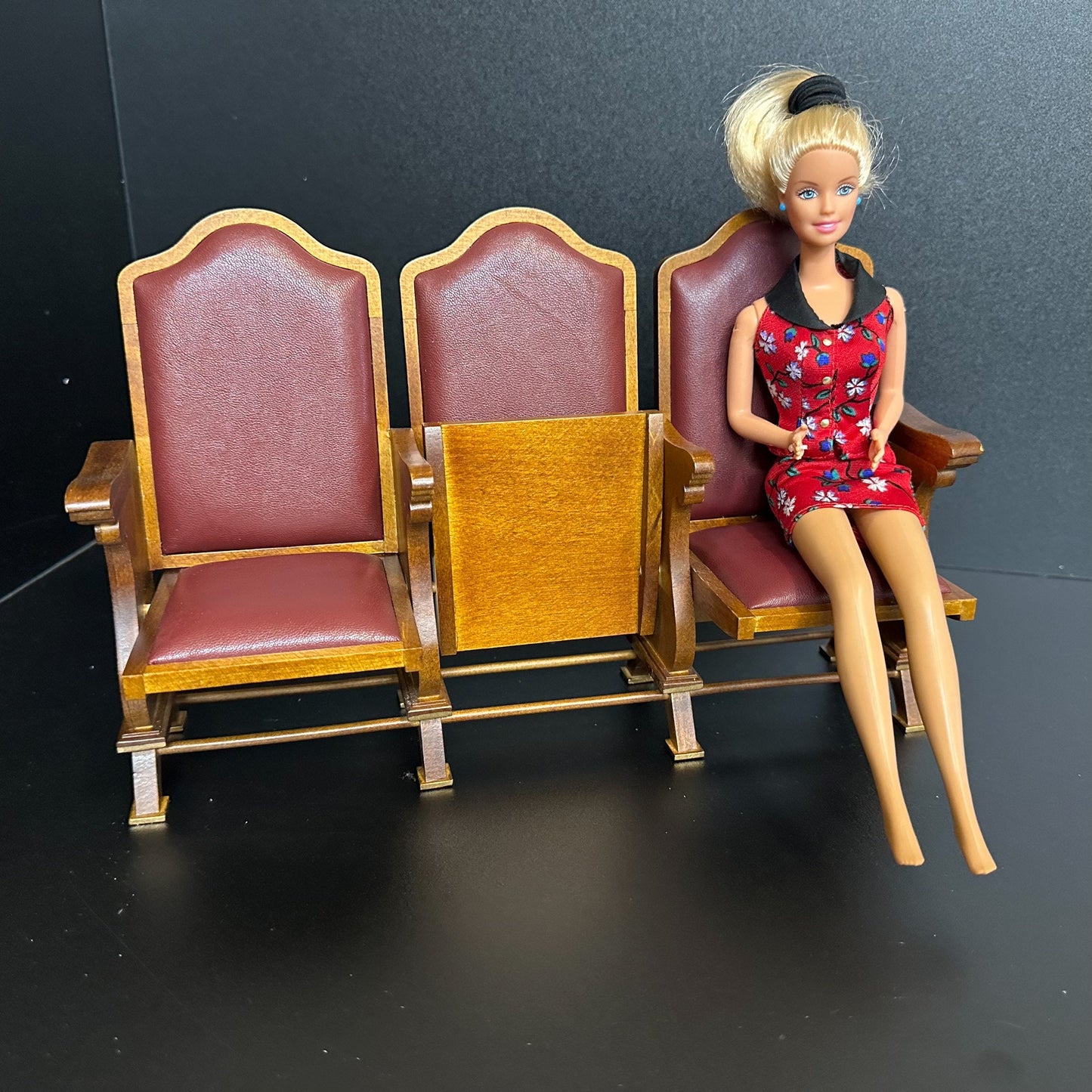 1:6 Scale Miniature triple seats Theatre CHAIR dollhouse cinema Burgundy leather For fashion dolls