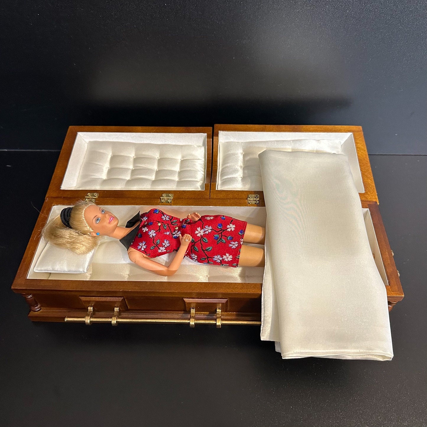 1:6 Scale Wooden miniature coffin casket WALNUT color for 1/6 dollhouse doll Funeral buried For fashion dolls