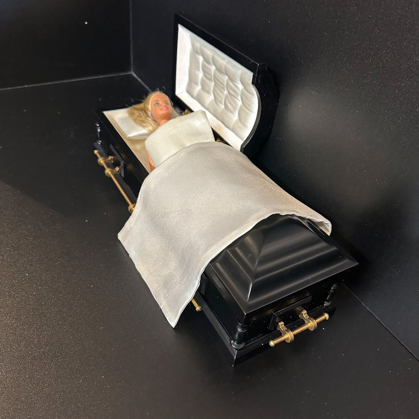 1:6 Scale Wooden miniature coffin casket BLACK color for 1/6 dollhouse doll Funeral buried For fashion dolls