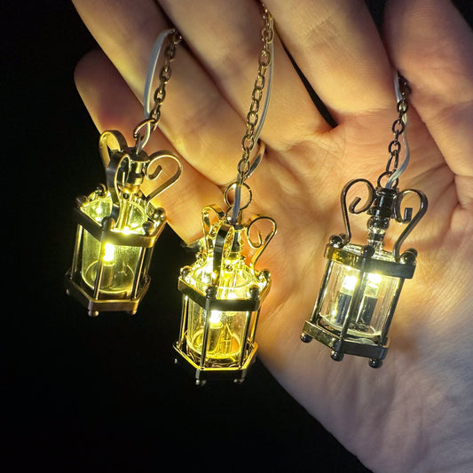Hängende klare sechseckige Laternenlampe Decken-LED Superhelles Licht mit Ein-/Ausschalter für Puppenhausminiatur 1:12 FA00001