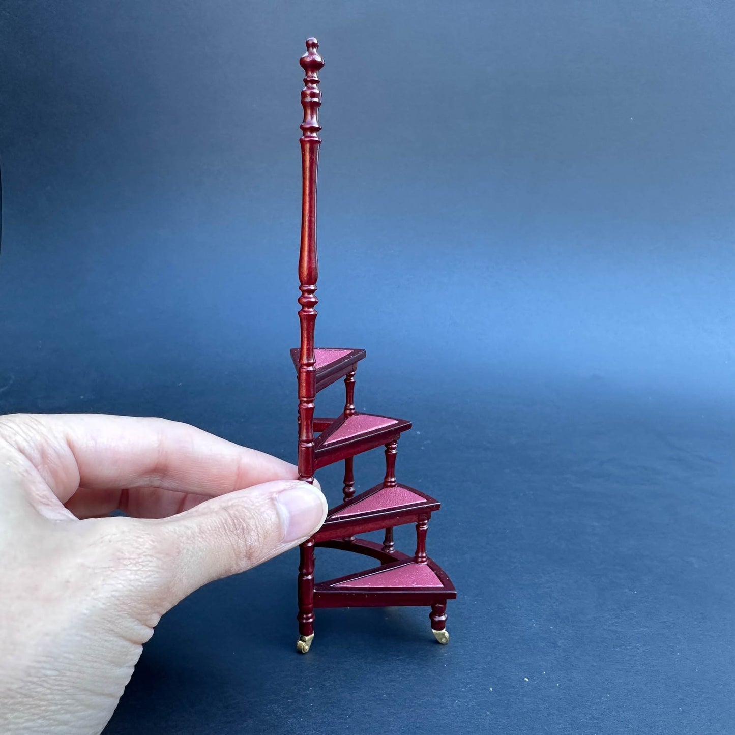 library ladder step ladder mahogany Victorian. Solid wood-covered Burgundy leather four-stage  1:12 scale for dollhouse miniature stairs