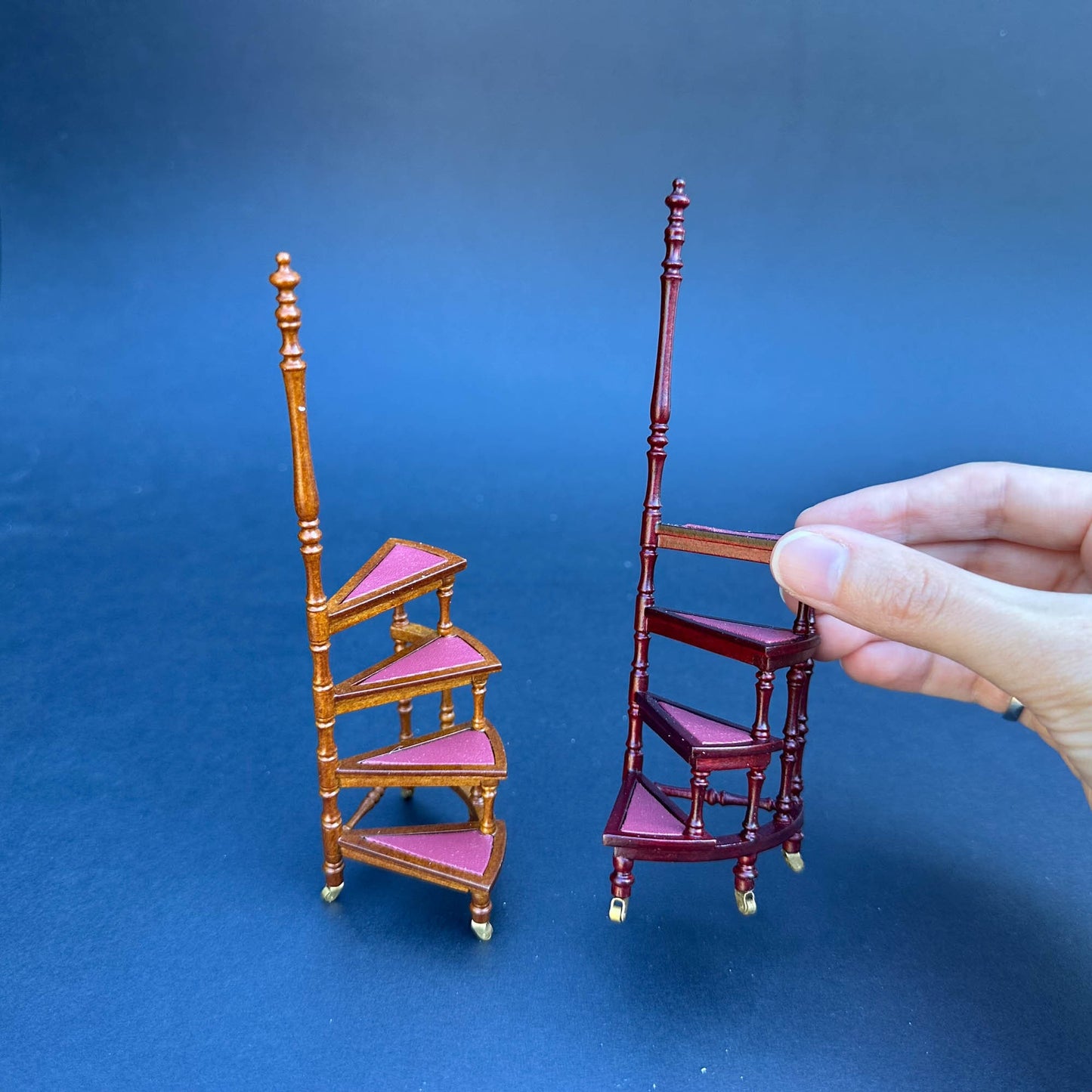 library ladder step ladder mahogany Victorian. Solid wood-covered Burgundy leather four-stage  1:12 scale for dollhouse miniature stairs