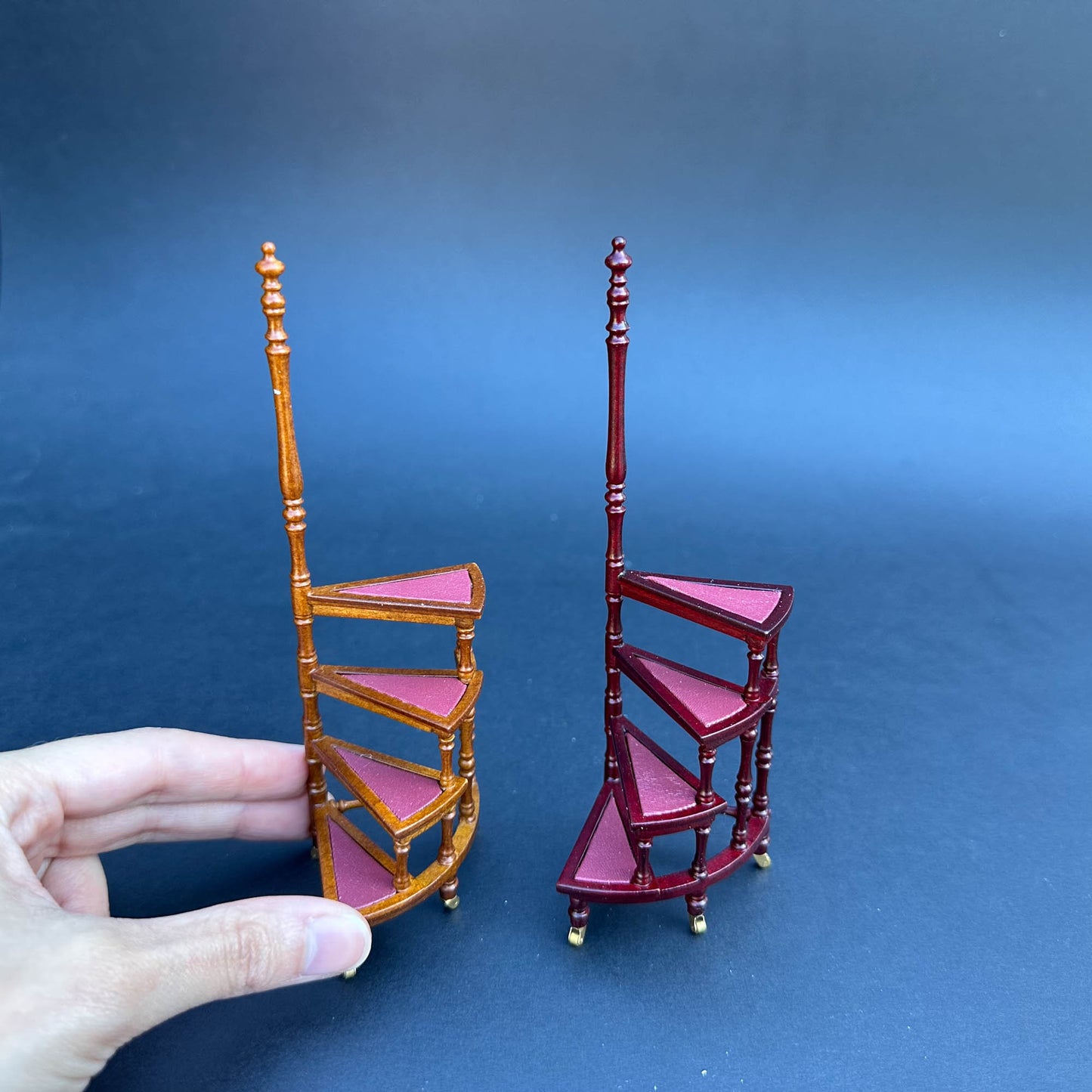 library ladder step ladder mahogany Victorian. Solid wood-covered Burgundy leather four-stage  1:12 scale for dollhouse miniature stairs