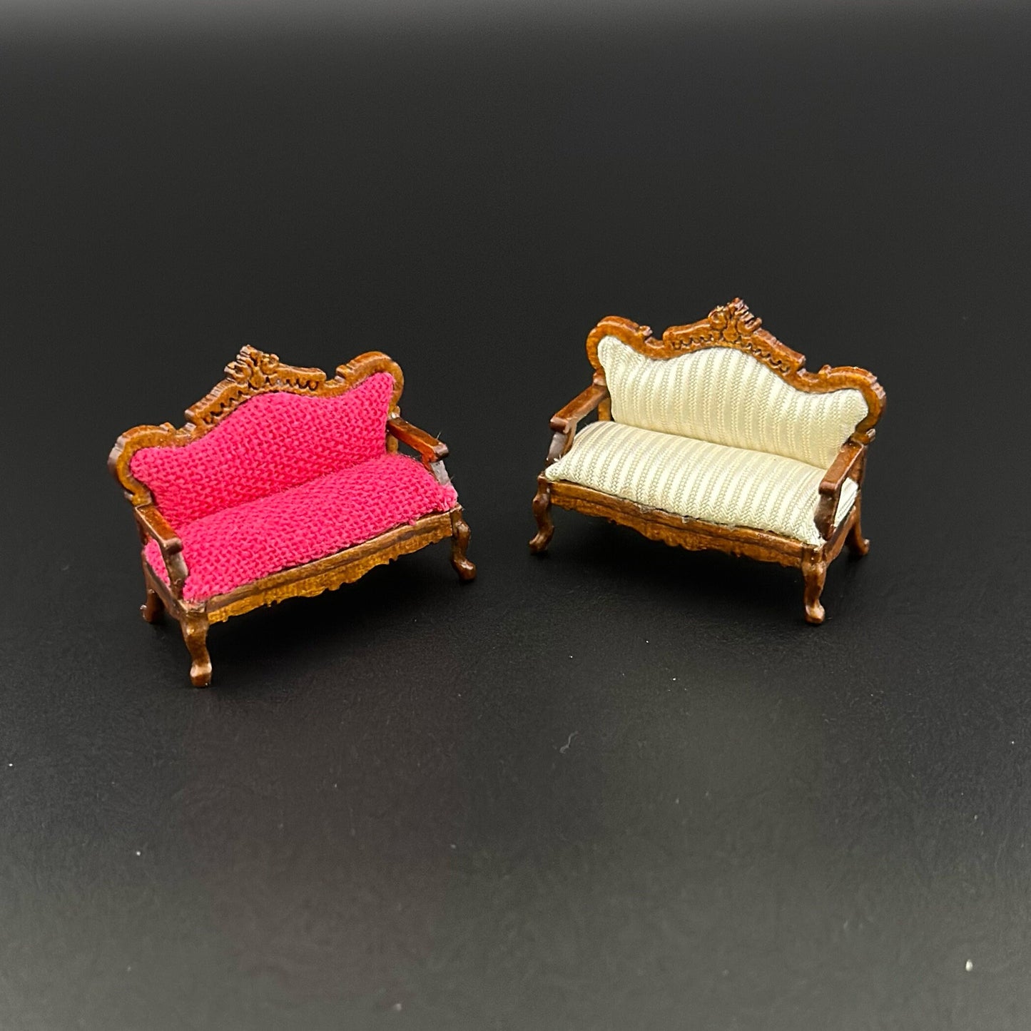 1:48 1/4"  Victorian Sofa for living room dollhouse 1/48 Top Quality White or Pink