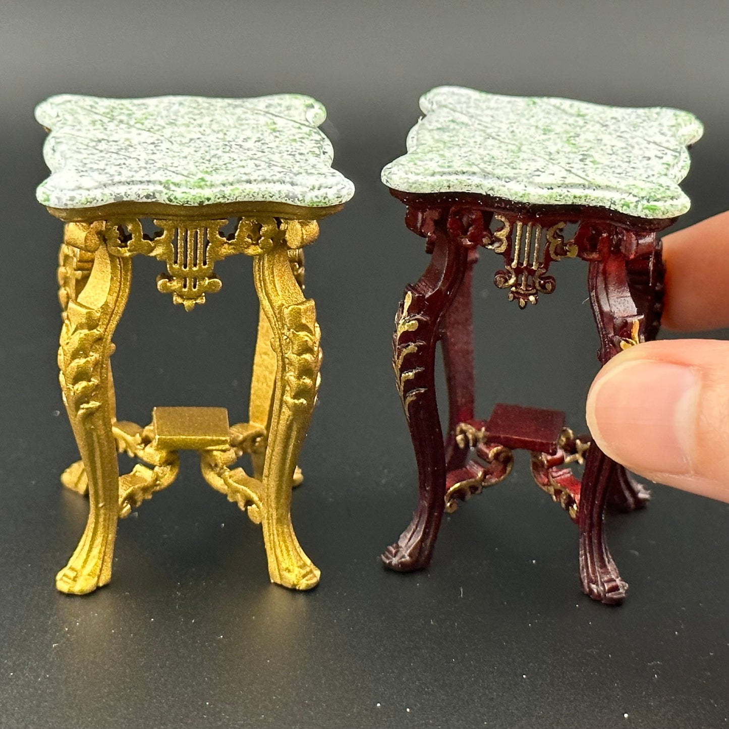 Carved and mahogany-wood exquisite tall end table stand Victorian period for dollhouse miniature 1:12 gold details Y3553