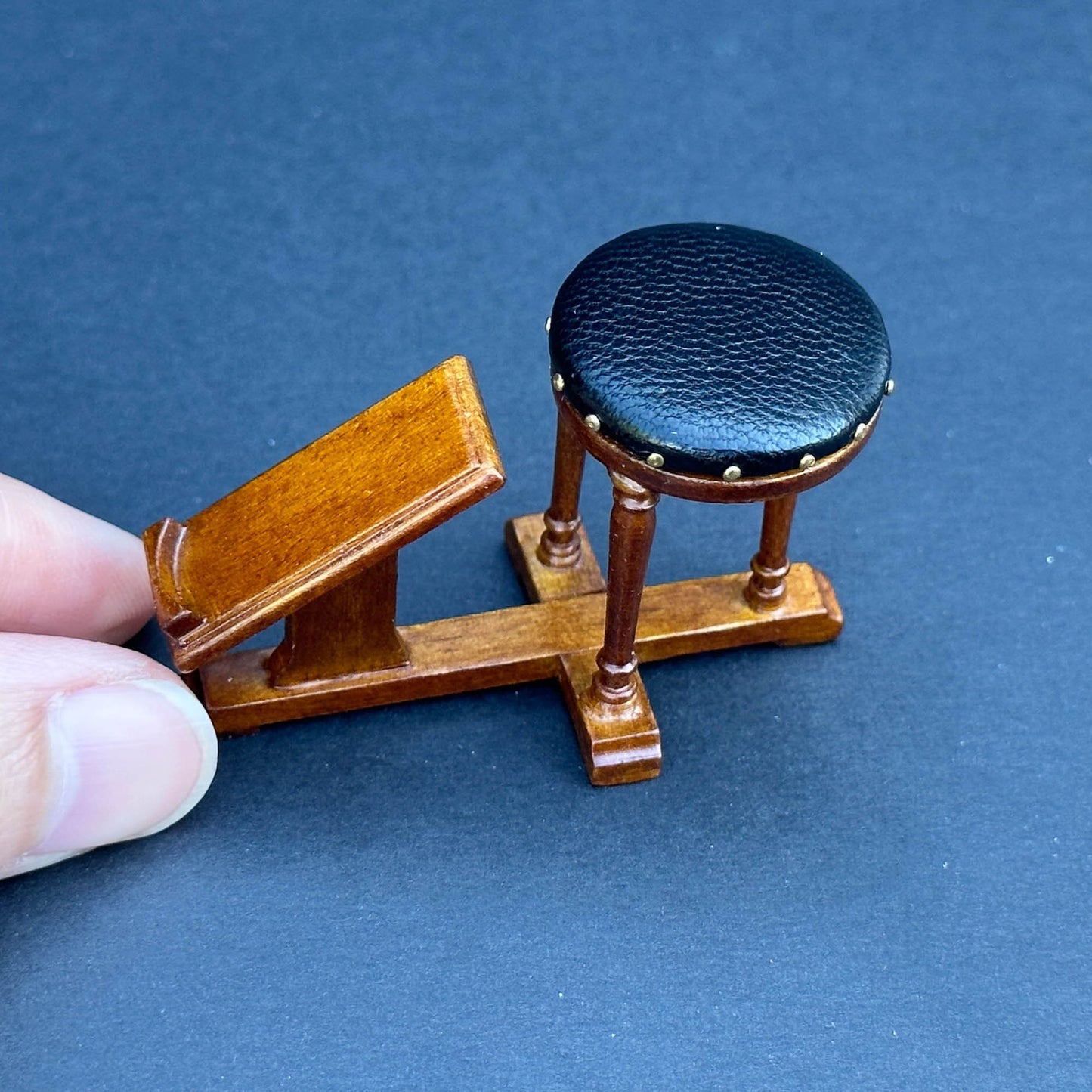 Jacobean style Miniature 1:12 scale Circa Early 1900s Walnut Salesman Sizing Fitting Stool Bench Foot Rest chair for dollhouse shoes feet