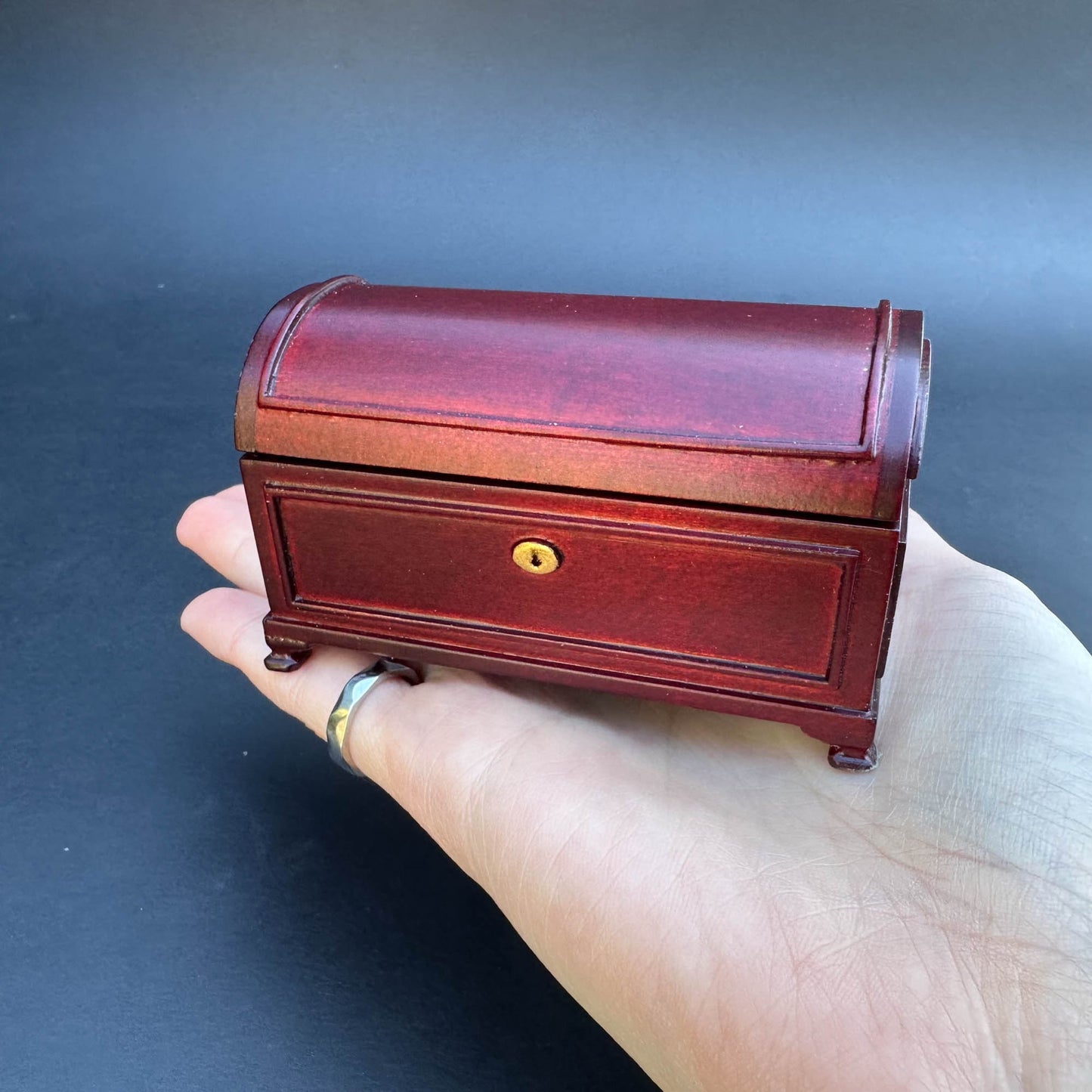 Humpback Chest dollhouse miniature 1" scale mahogany wood storage dresser box Y3992 MHG