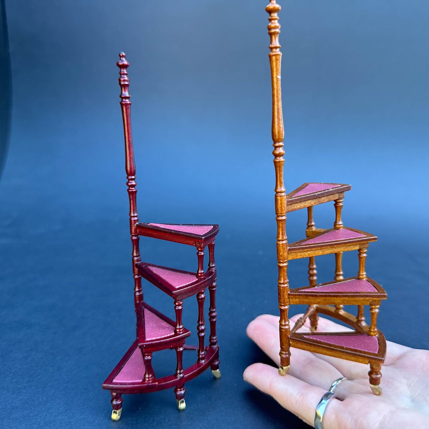 Library ladder step ladder WALNUT Victorian. Solid wood-covered Burgundy leather four-stage  1:12 scale for dollhouse miniature stairs