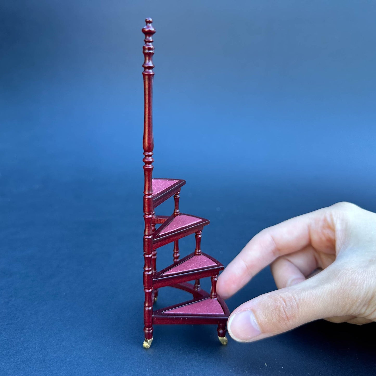 library ladder step ladder mahogany Victorian. Solid wood-covered Burgundy leather four-stage  1:12 scale for dollhouse miniature stairs