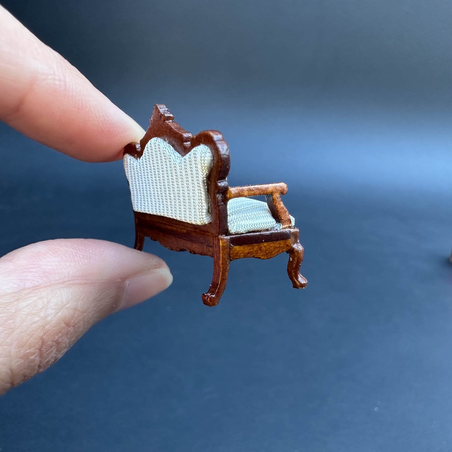 1:48 1/4"  Victorian Sofa for living room dollhouse 1/48 Top Quality White or Pink