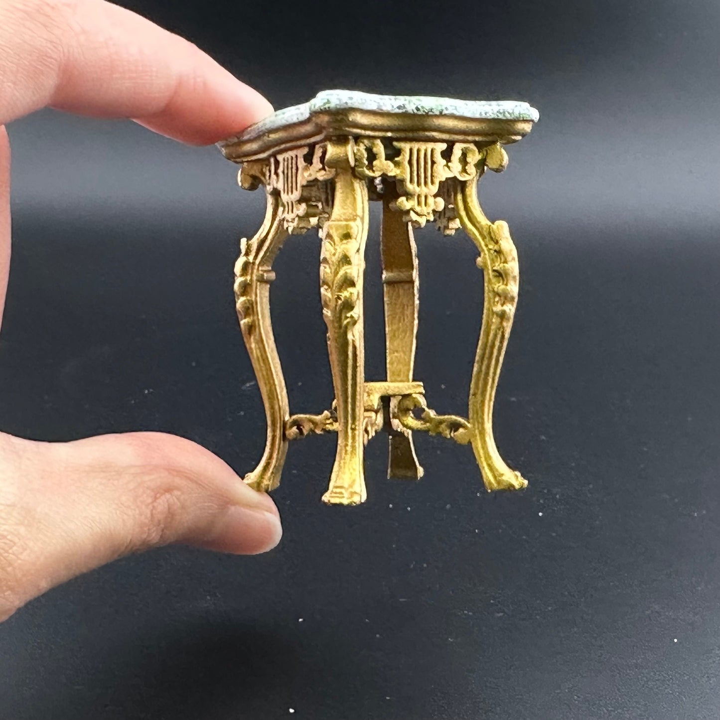 Carved and gilt-wood exquisite tall end table stand Victorian period for dollhouse miniature 1:12 gold details Y3553