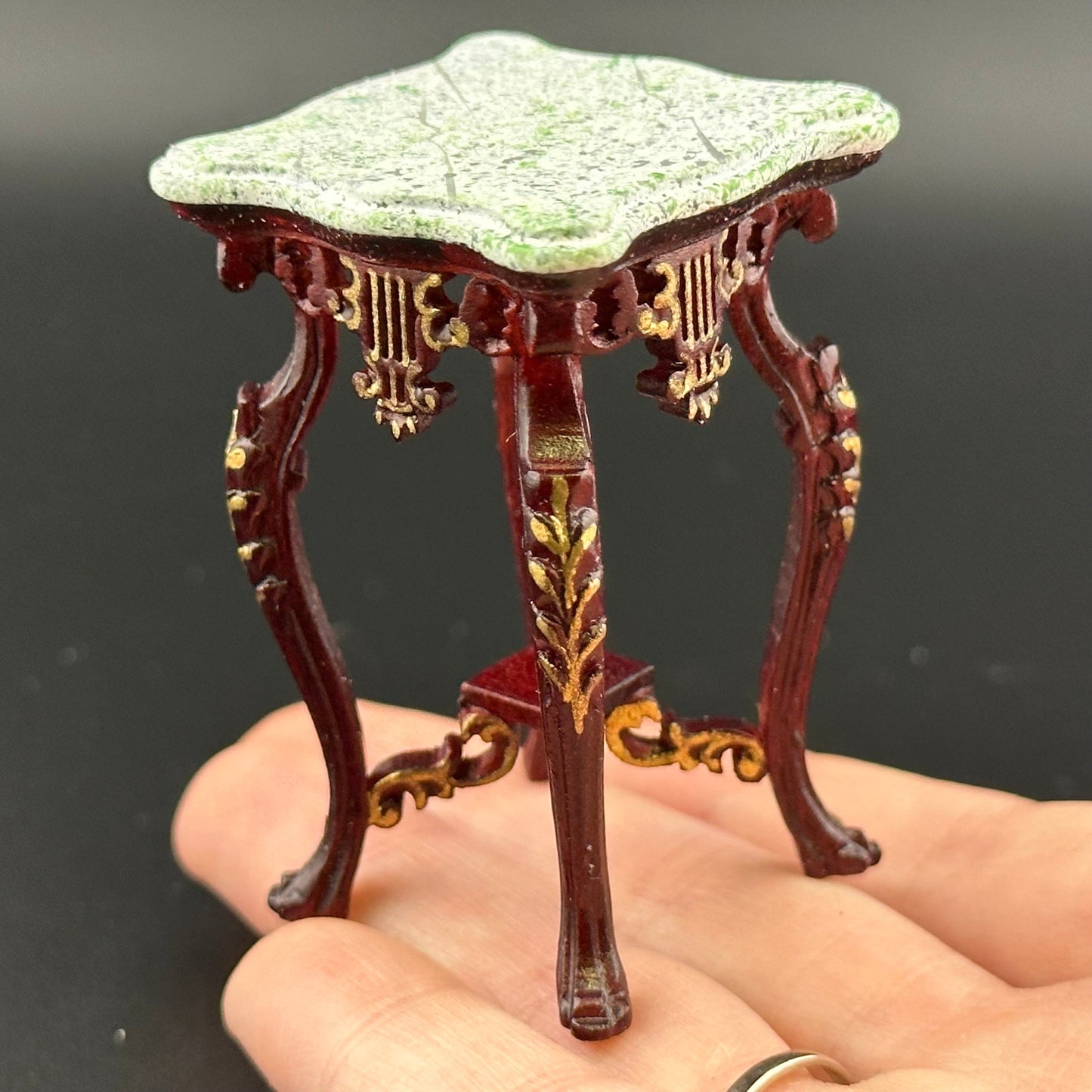 Carved and mahogany-wood exquisite tall end table stand Victorian period for dollhouse miniature 1:12 gold details Y3553