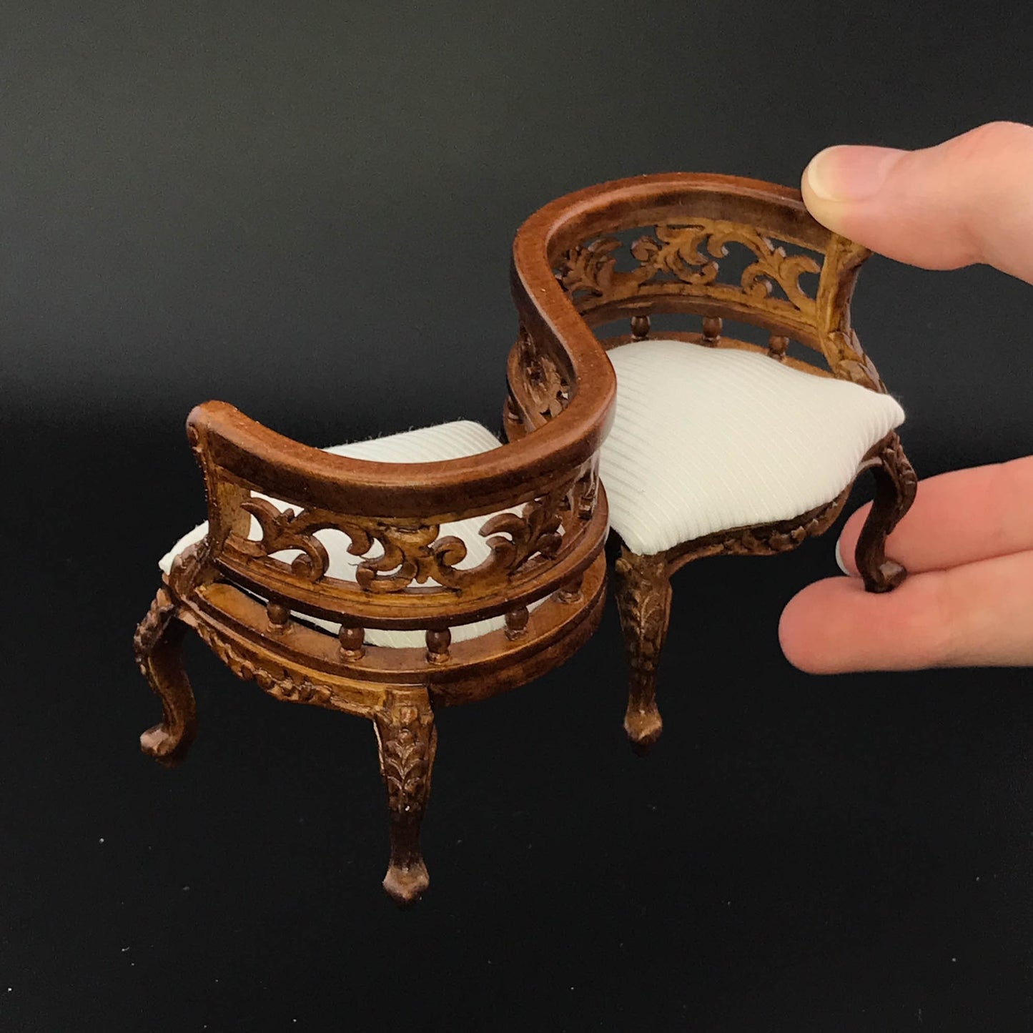 Victorian Tête-à-tête Bench Conversation courting bench, kissing bench love chair for 1:12 scale Miniature Furniture chair 6788 WN