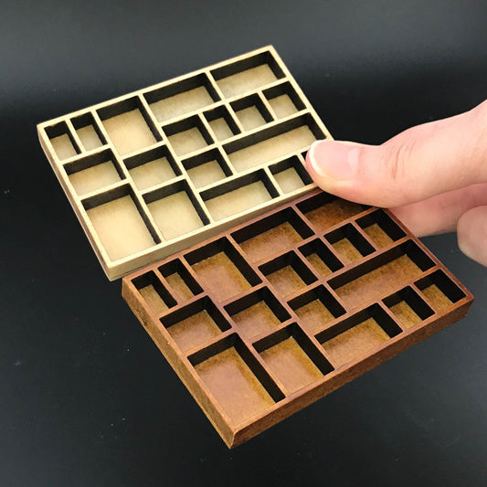 Organisateur de bibelots miniature ou plateau d'imprimante d'étagère Boîte d'ombre miniature de tri de couture pour maison de poupée 1:12 en noyer ou non fini V4085