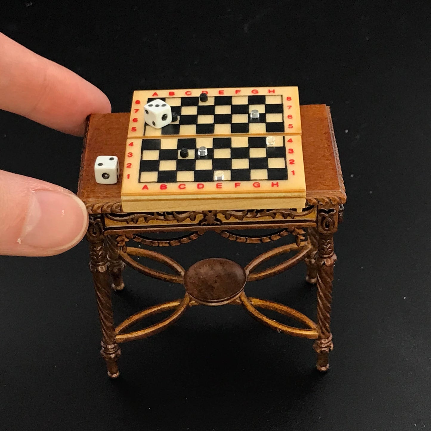 Miniature Checkers and backgammon board game toy for 1:12 scale dollhouse V4084M