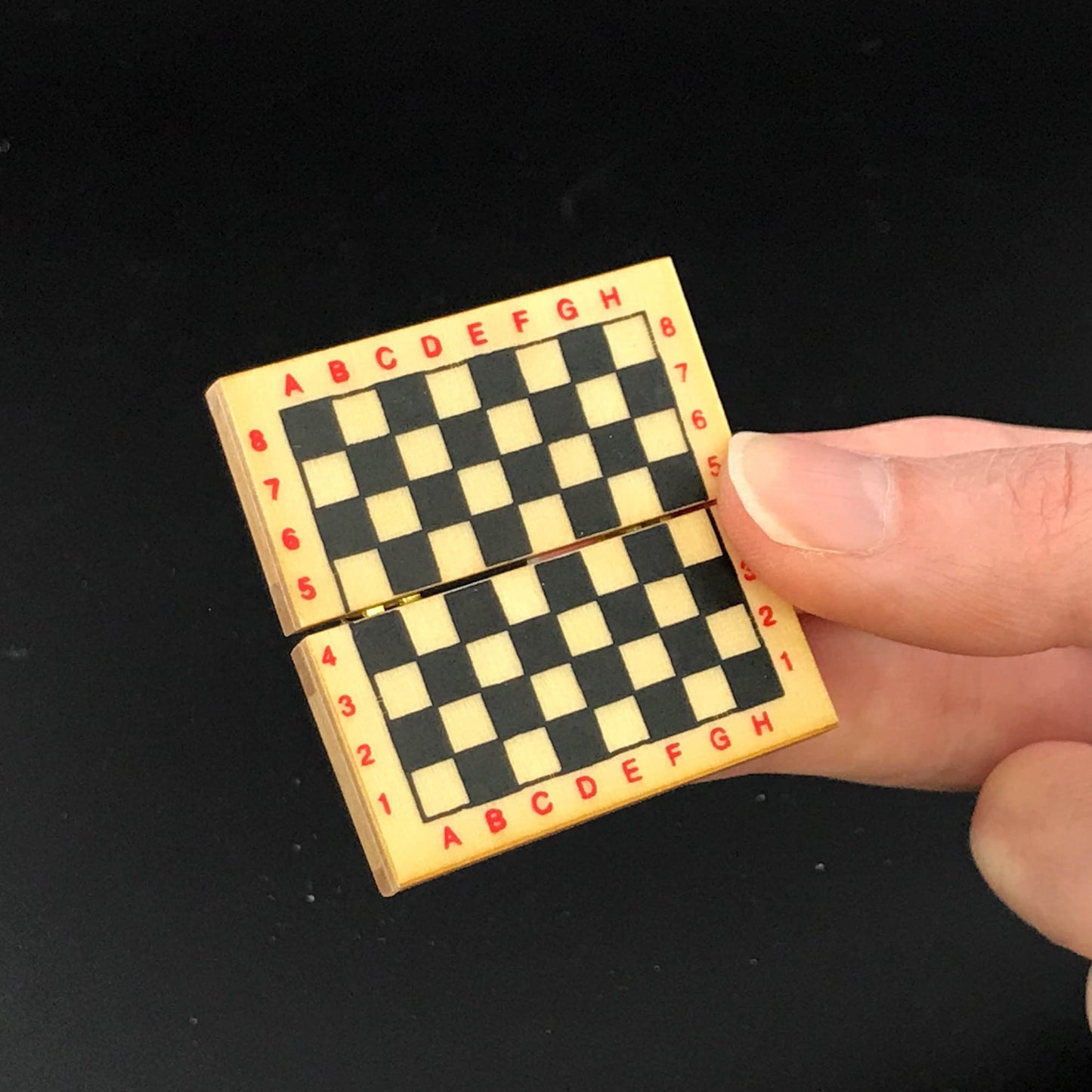Miniature Checkers and backgammon board game toy for 1:12 scale dollhouse V4084M